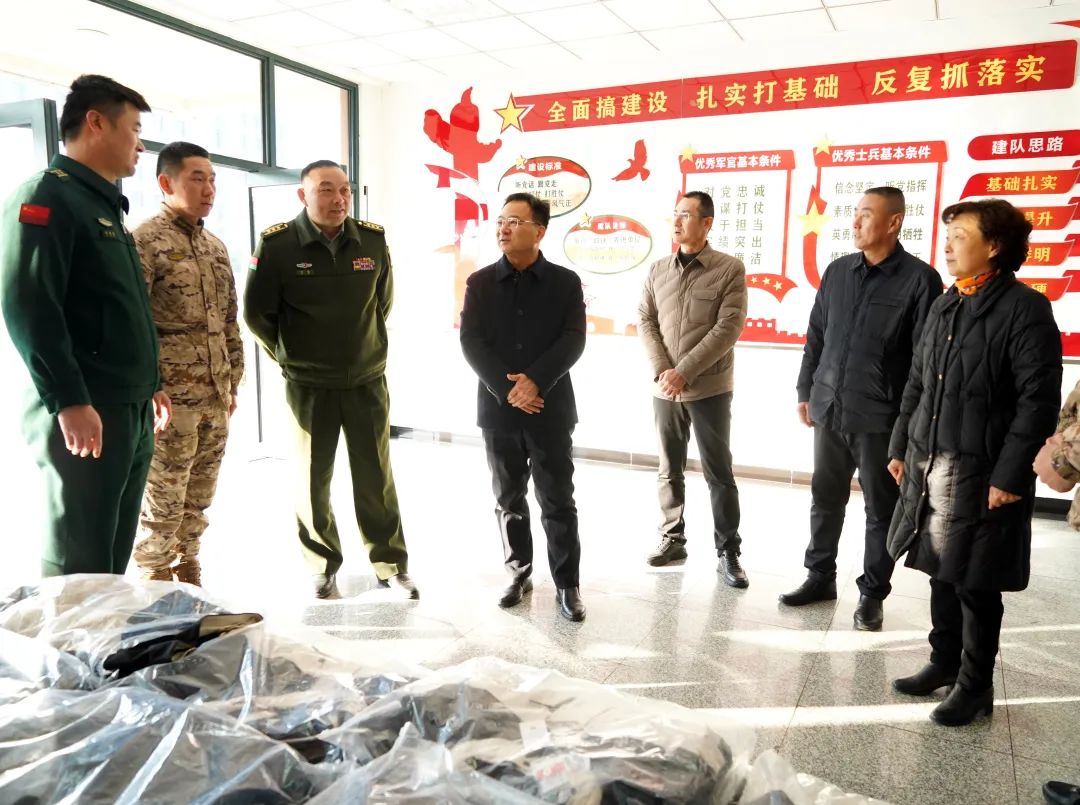 市人大常委会负责同志开展春节“送温暖”活动